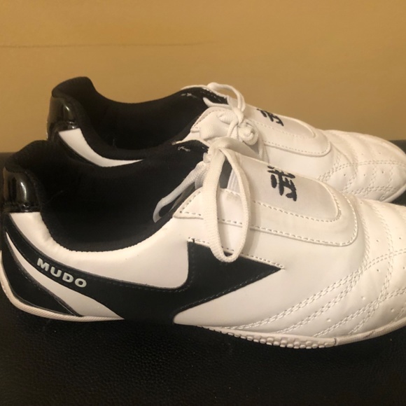 Mudo Taekwondo shoes size 5.5 - Picture 2 of 3
